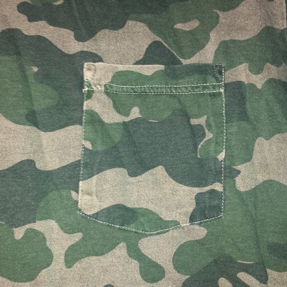 Urban Outfitters Camo T-Shirt - Picture 2 of 4